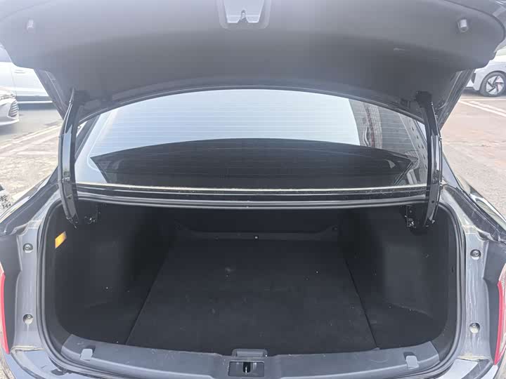 Фото 9 - Hongqi E-QM5