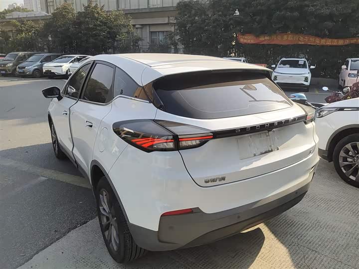 Фото 5 - Geely Geometry C