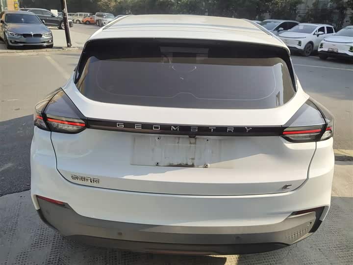 Фото 6 - Geely Geometry C