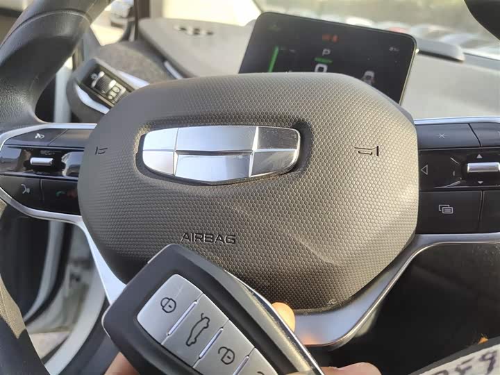 Фото 9 - Geely Geometry C