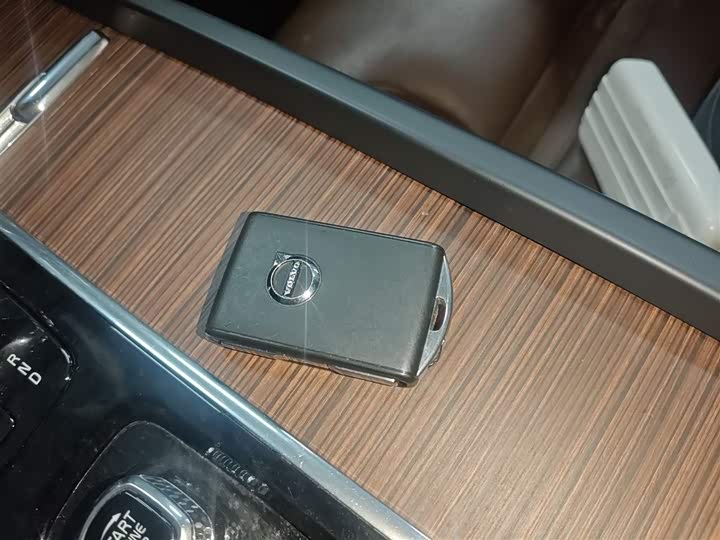 Фото 8 - Volvo XC60