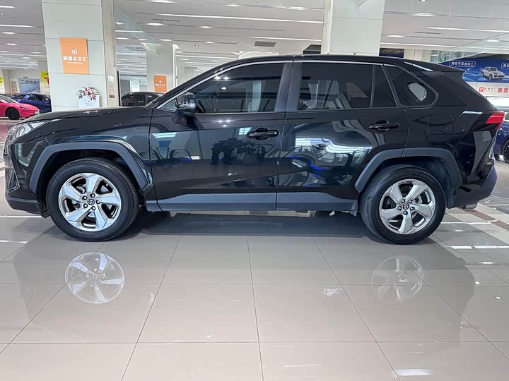 Фото 3 - Toyota RAV4