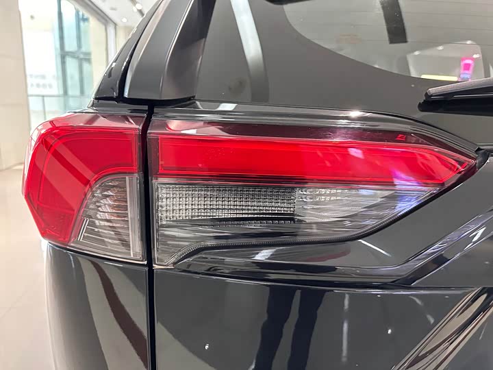 Фото 5 - Toyota RAV4