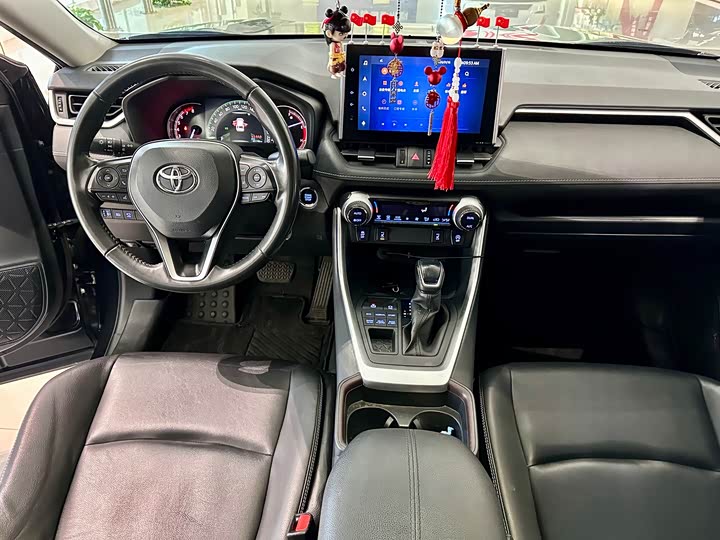 Фото 6 - Toyota RAV4