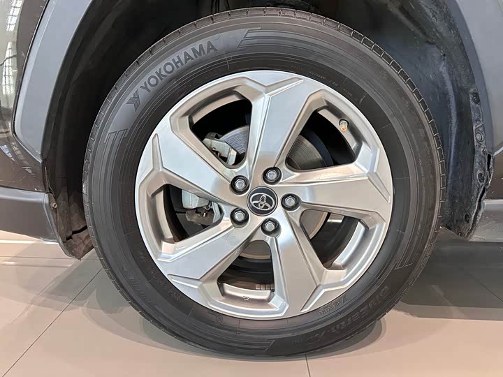 Фото 7 - Toyota RAV4