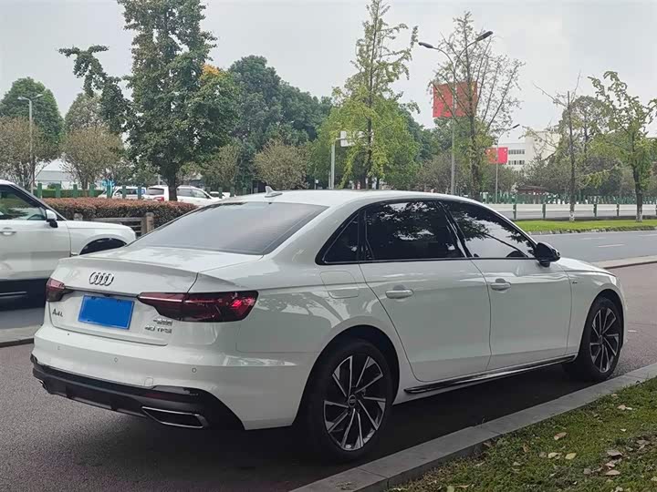 Фото 4 - Audi A4L