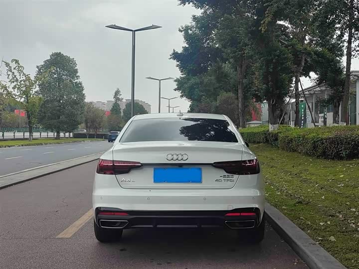 Фото 5 - Audi A4L