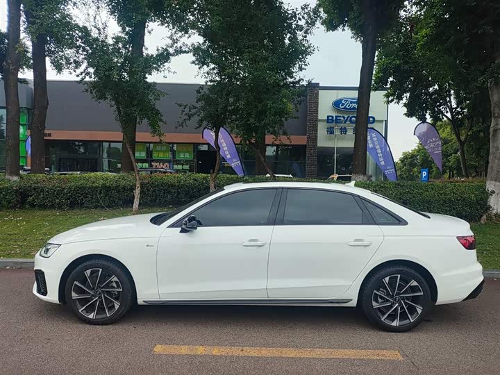 Фото 6 - Audi A4L