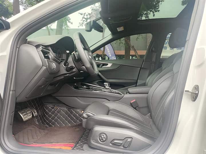 Фото 7 - Audi A4L