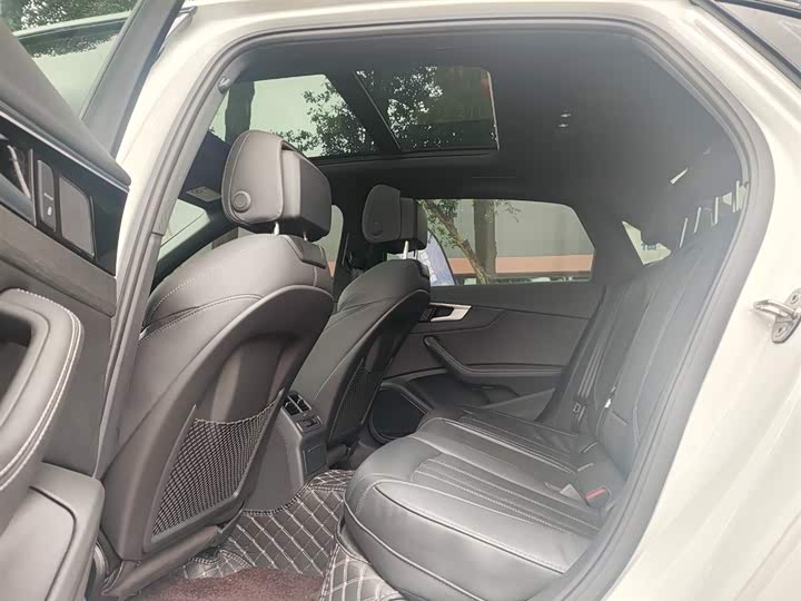 Фото 8 - Audi A4L