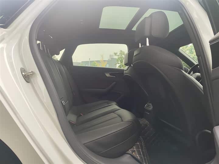 Фото 9 - Audi A4L