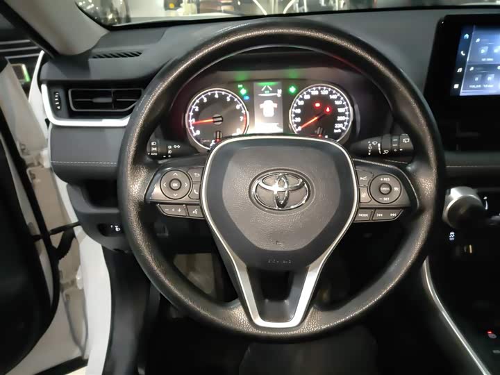 Фото 3 - Toyota RAV4