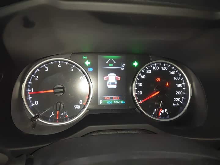 Фото 4 - Toyota RAV4