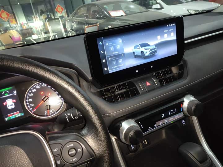 Фото 5 - Toyota RAV4