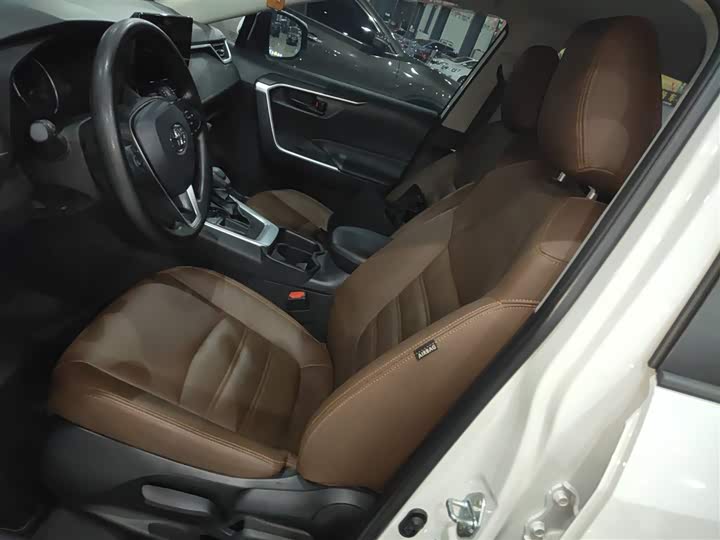 Фото 7 - Toyota RAV4