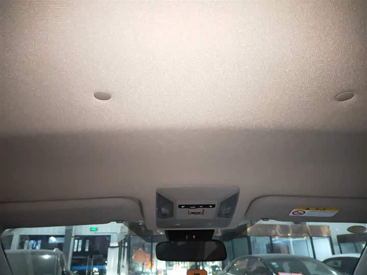 Фото 8 - Toyota RAV4