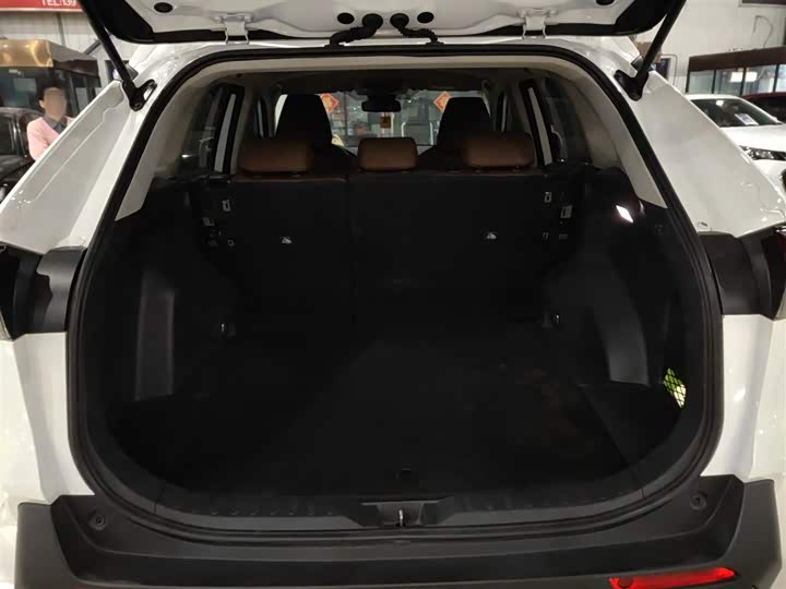 Фото 9 - Toyota RAV4