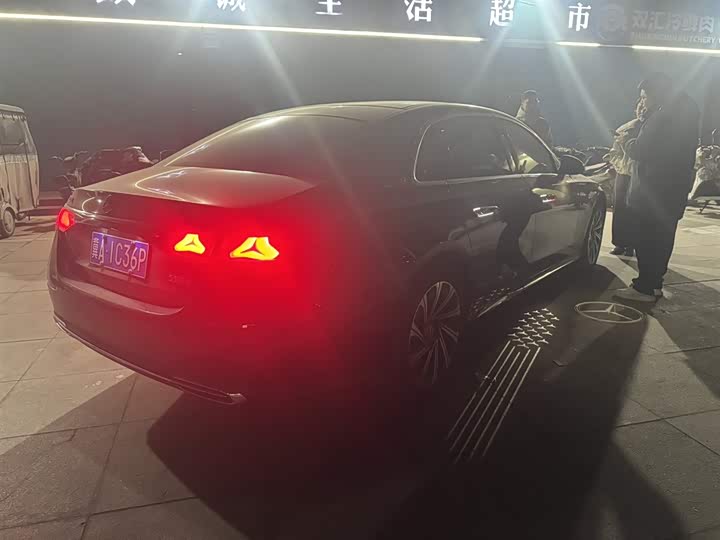 Фото 5 - Mercedes-Benz E-Class