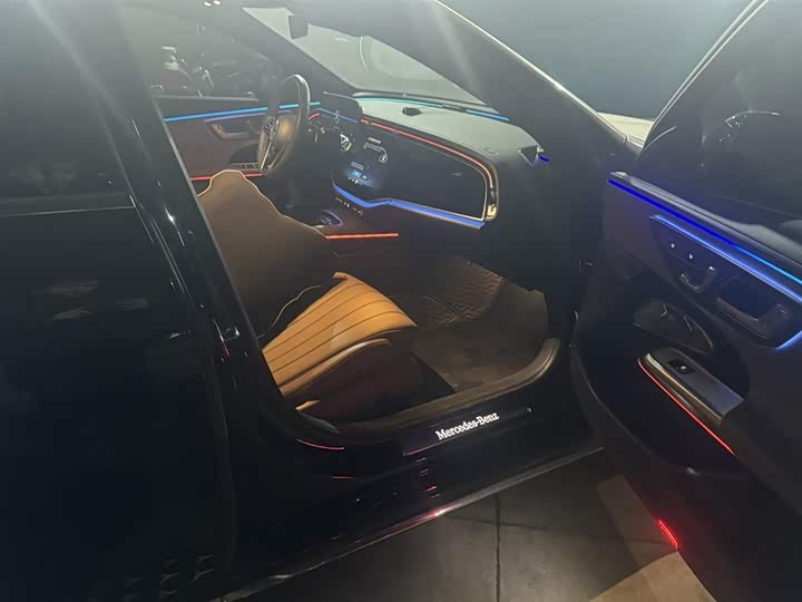 Фото 6 - Mercedes-Benz E-Class