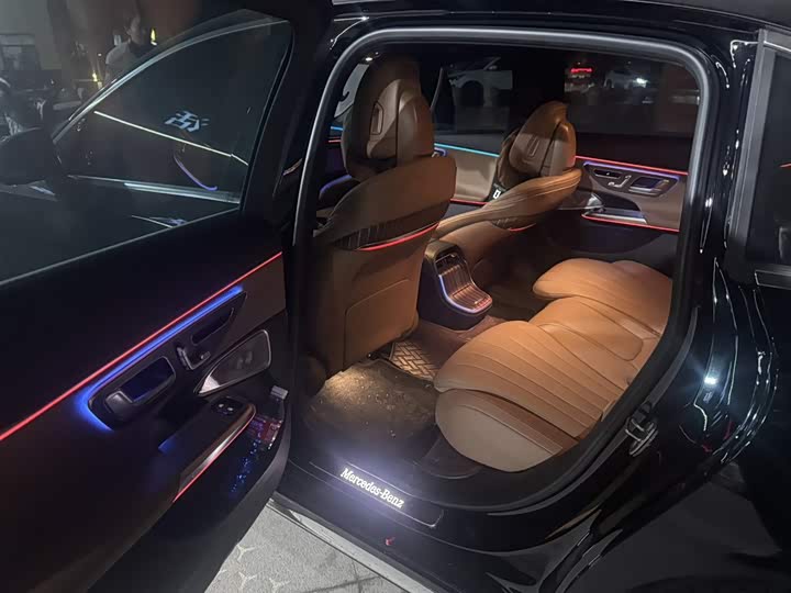 Фото 7 - Mercedes-Benz E-Class