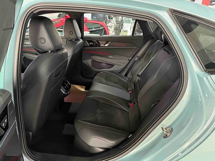 Фото 8 - Volkswagen Passat