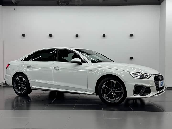 Фото 3 - Audi A4L