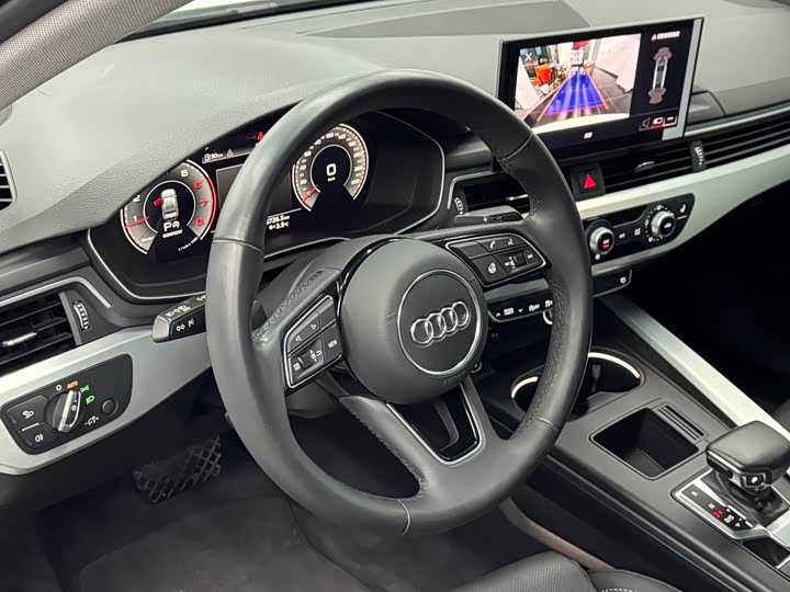 Фото 4 - Audi A4L