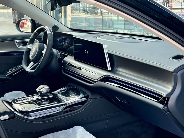 Фото 7 - Hongqi H9