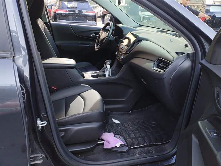 Фото 8 - Chevrolet Equinox