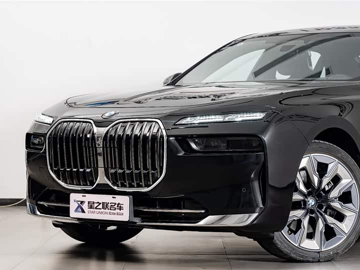 Фото 3 - BMW 7 Series