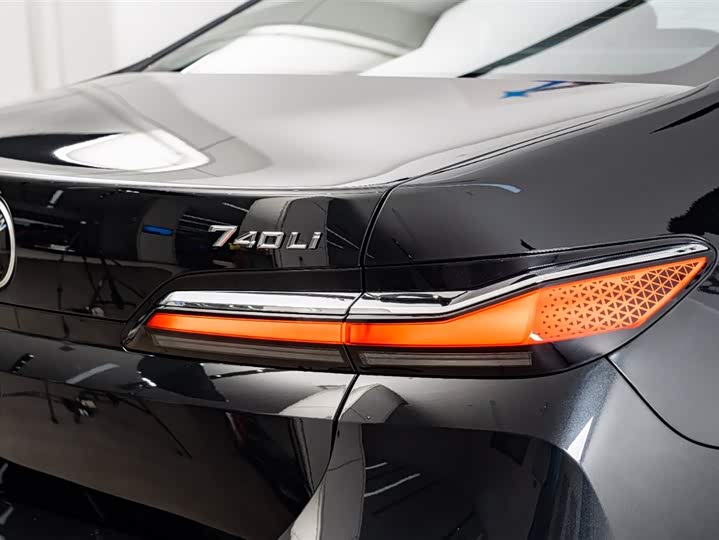 Фото 9 - BMW 7 Series