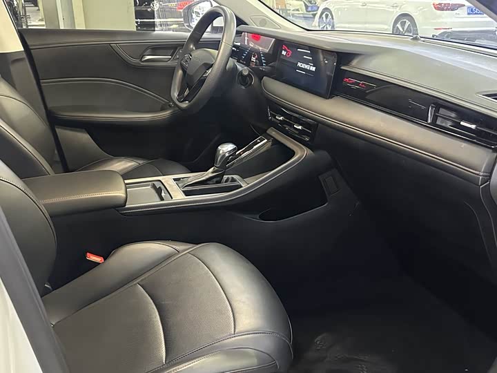 Фото 6 - Roewe i5