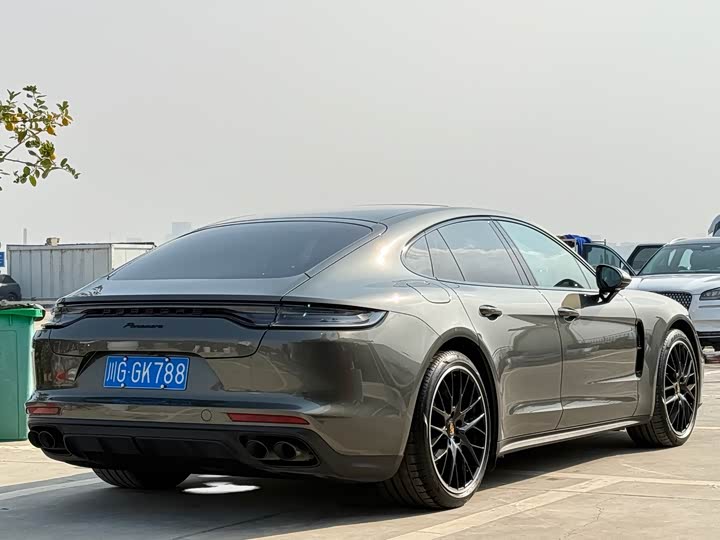 Фото 3 - Porsche Panamera