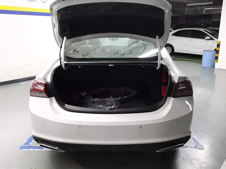 Фото 4 - Chevrolet Malibu XL