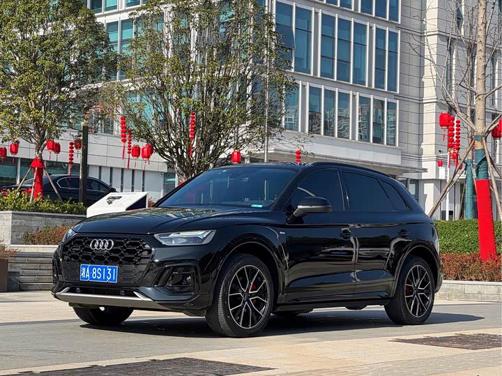 Фото 1 - Audi Q5L