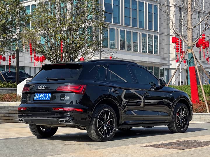 Фото 9 - Audi Q5L