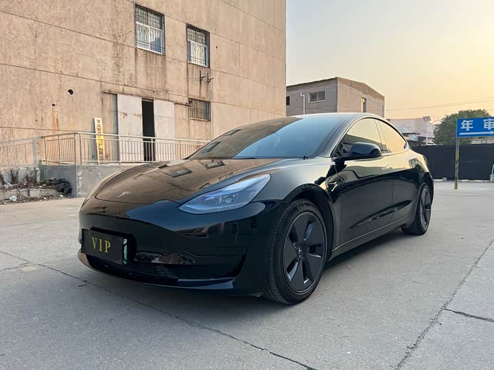 Фото 1 - Tesla Model 3