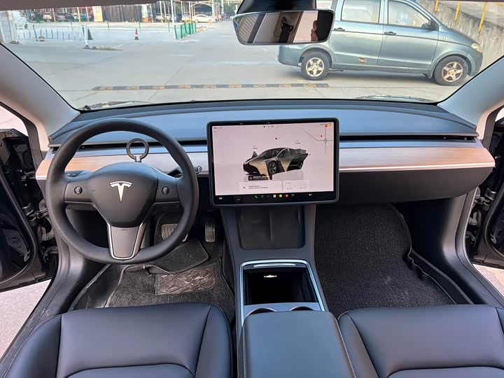 Фото 6 - Tesla Model 3