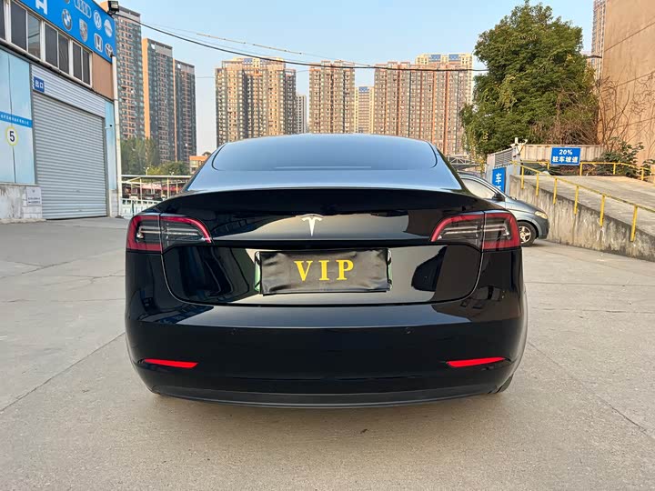 Фото 8 - Tesla Model 3