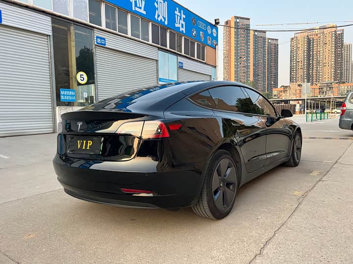 Фото 9 - Tesla Model 3