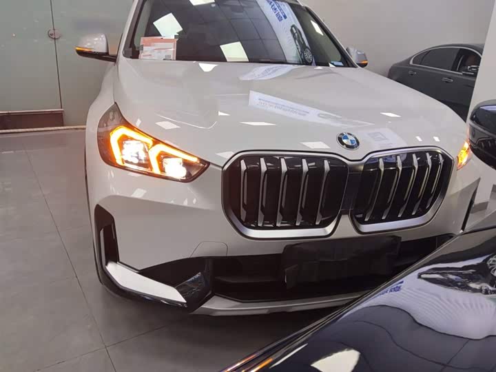 Фото 3 - BMW X1