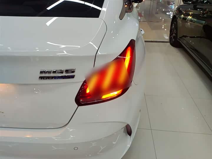 Фото 8 - MG Motor 5