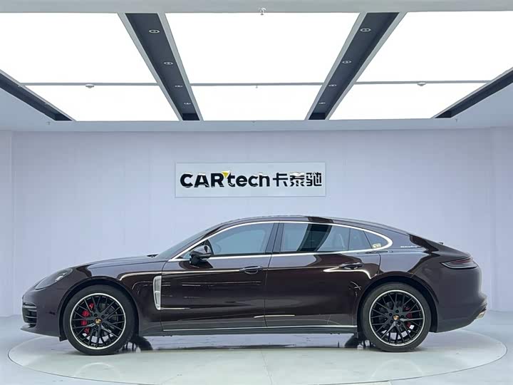 Фото 2 - Porsche Panamera