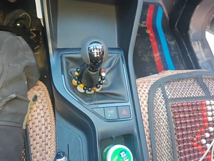 Фото 7 - Roewe i5