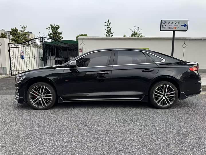 Фото 4 - Geely Preface