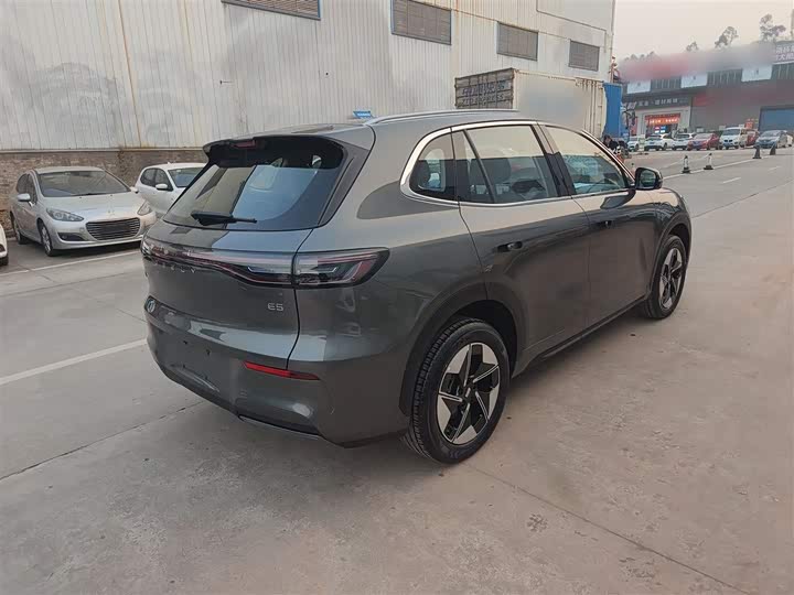 Фото 7 - Geely Galaxy E5