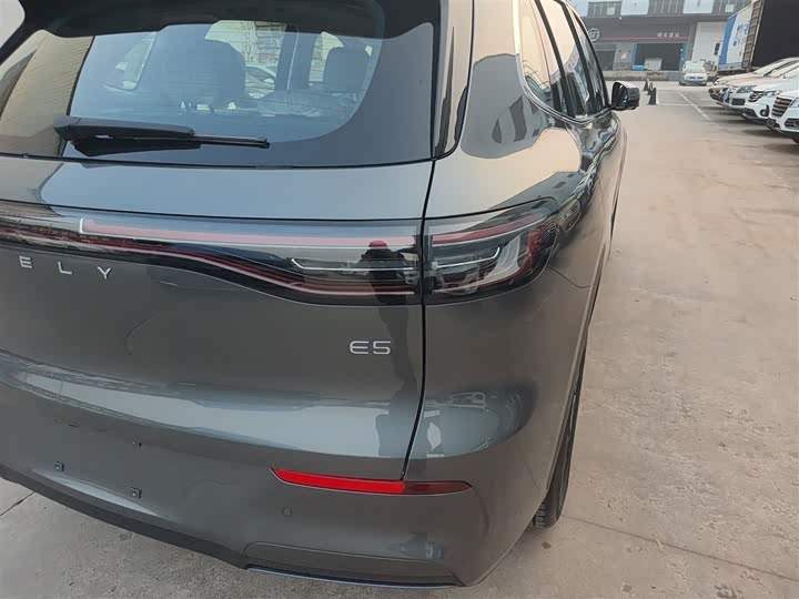 Фото 8 - Geely Galaxy E5