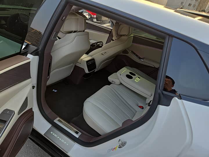 Фото 8 - Denza Z9GT