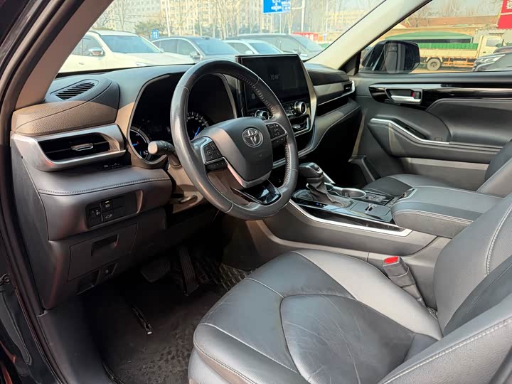 Фото 7 - Toyota Highlander