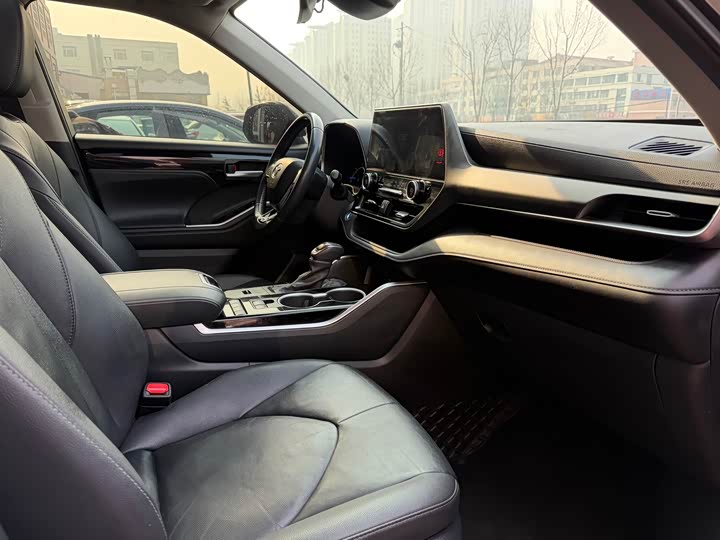 Фото 8 - Toyota Highlander